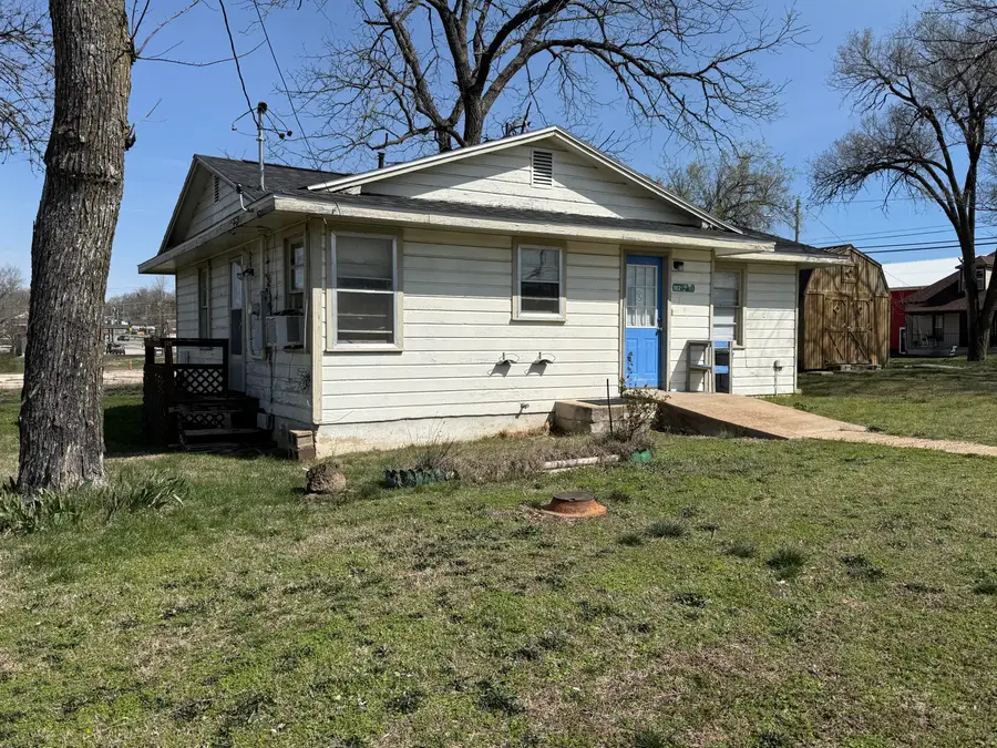 102 W Main Avenue, Ava, MO 65608 - #2