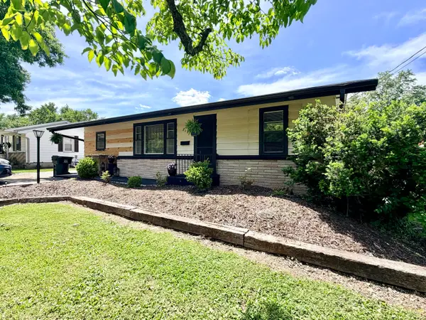 829 S Roosevelt Avenue, Aurora, MO 65605