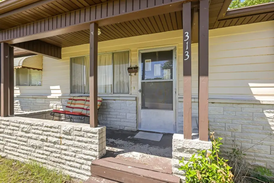 313 S Rinker Avenue, Aurora, MO 65605 - #2