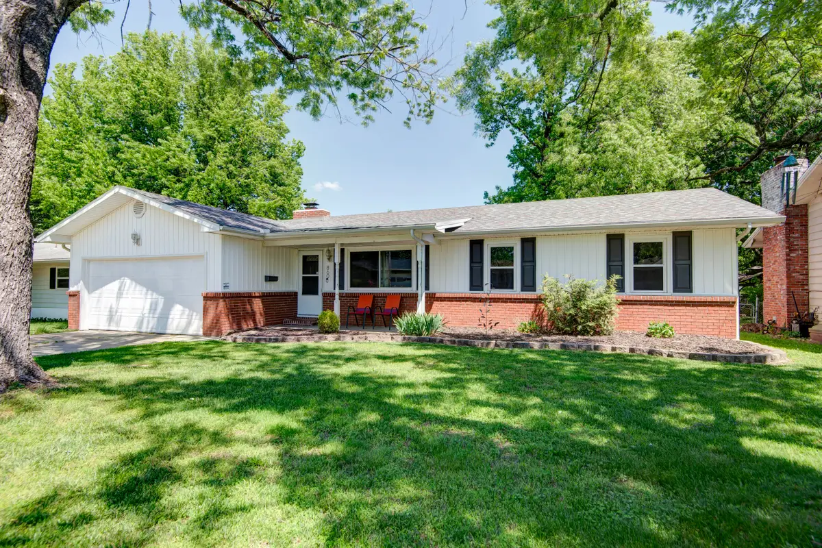 860 S Luster Avenue, Springfield, MO 65802 - #1