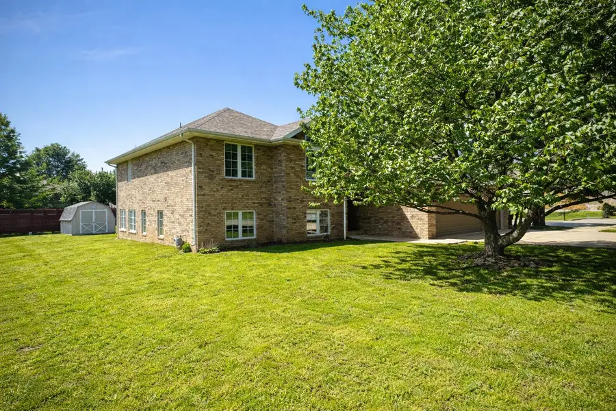 2401 S April Avenue, Springfield, MO 65807 - #3