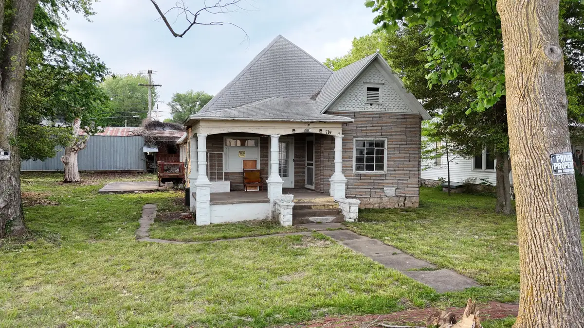 718 E Broadway Street, Monett, MO 65708 - #1
