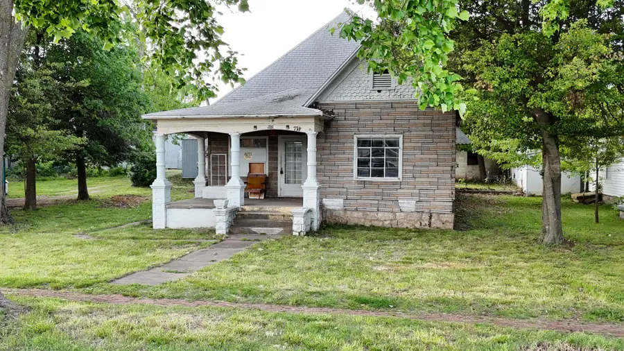718 E Broadway Street, Monett, MO 65708 - #3