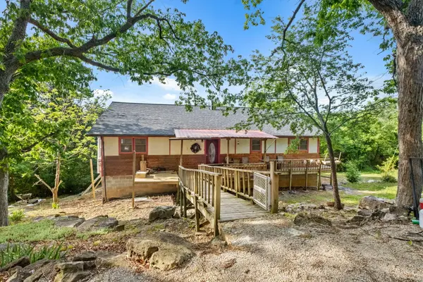 27466 Redbud Lane, Eagle Rock, MO 65641