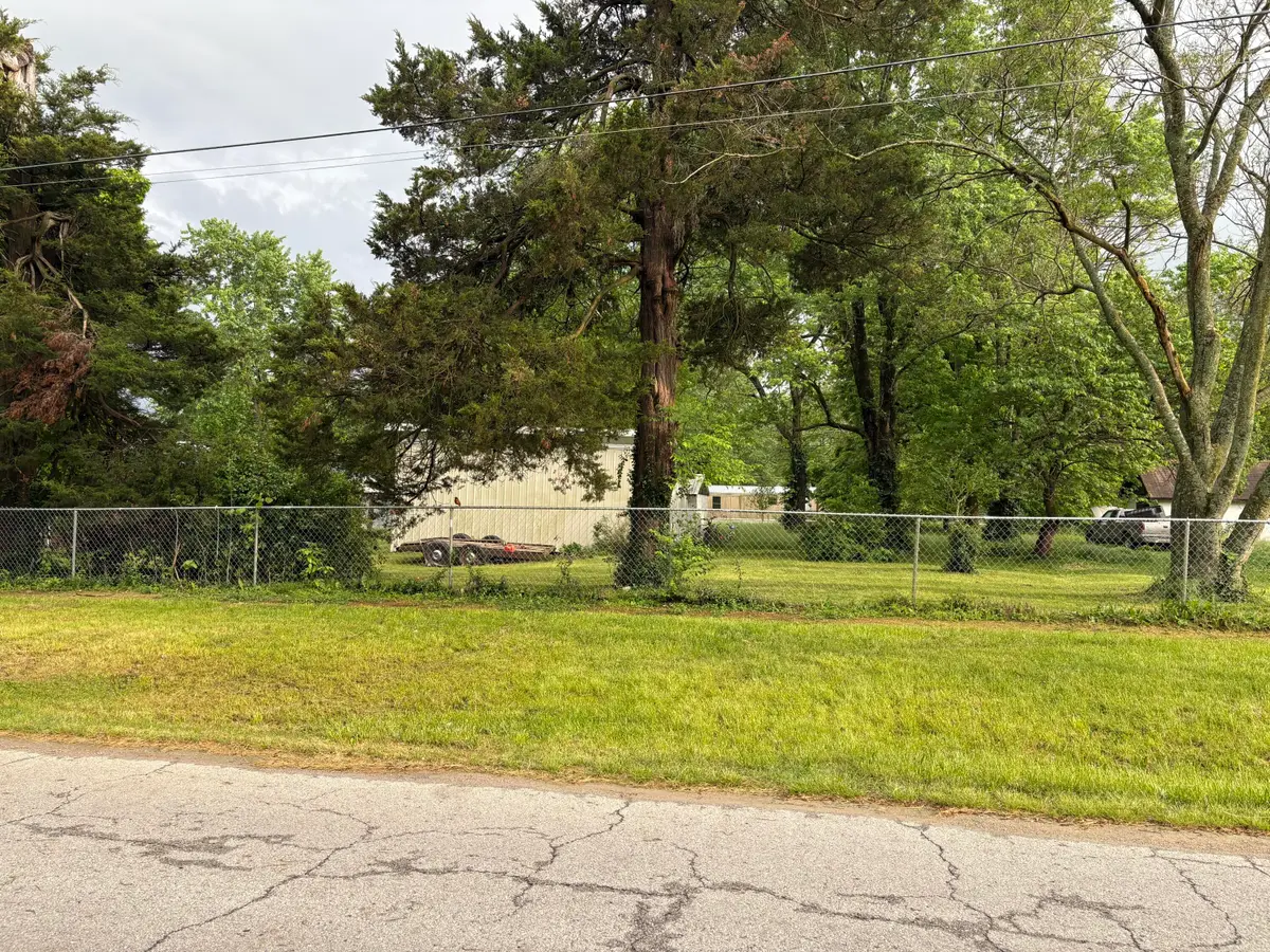 320 E Washington Street, Seymour, MO 65746 - #1