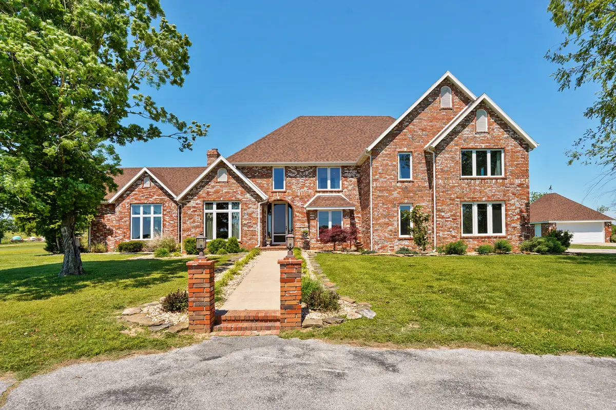 881 W Riverdale Drive, Nixa, MO 65714 - #1