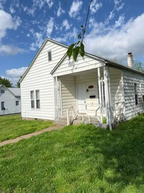 907 Young Street, Neosho, MO 64850 - #1