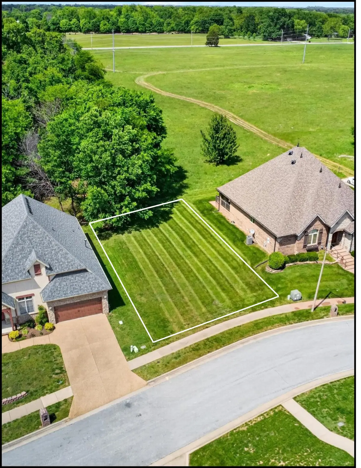 1361 E Anthony Street, Springfield, MO 65804 - #1
