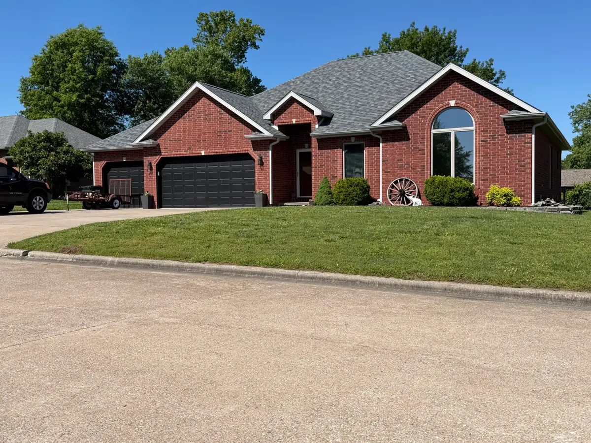 1685 S Hedgewood Drive, Bolivar, MO 65613 - #1