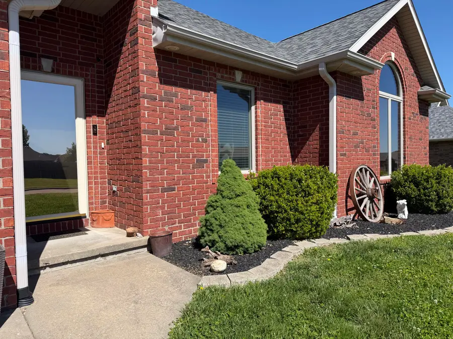 1685 S Hedgewood Drive, Bolivar, MO 65613 - #2