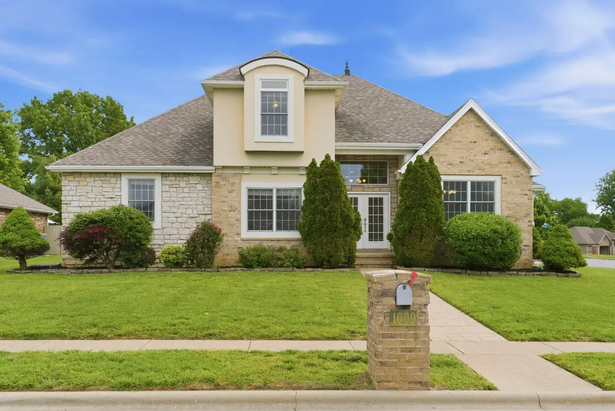 1009 E Gaslight Drive, Springfield, MO 65810 - #1