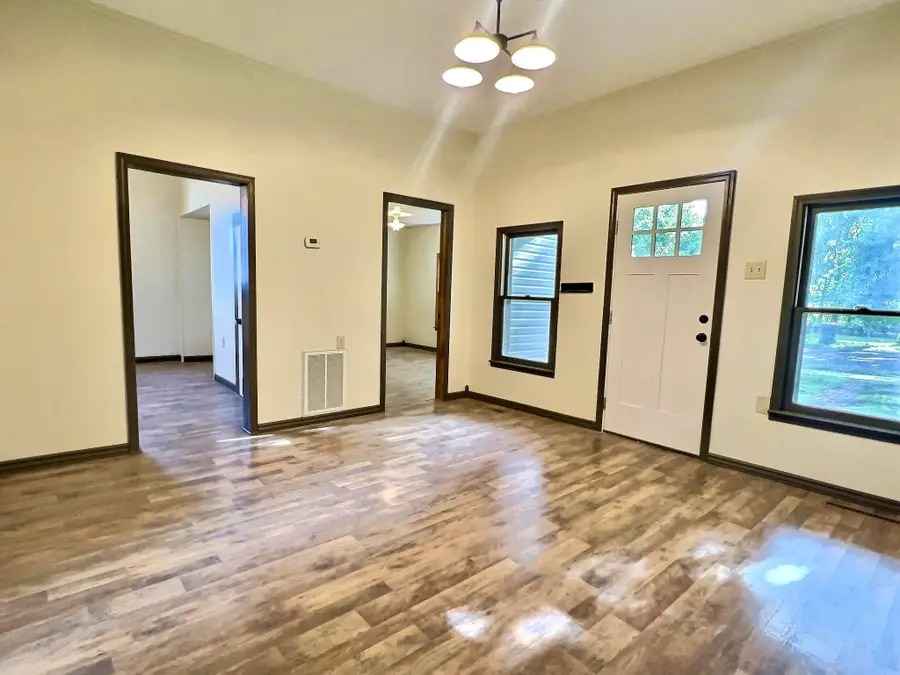 203 N Lincoln Avenue, Monett, MO 65708 - #2