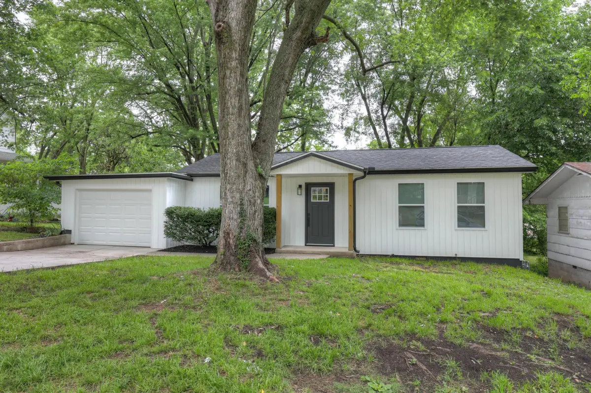 712 Pearl Street, Neosho, MO 64850 - #1