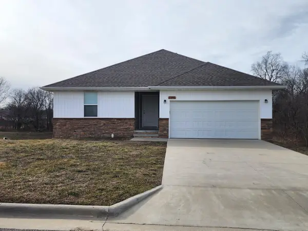 1295 S Whitaker Avenue, Republic, MO 65738
