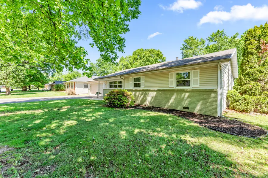 1261 E Gretna Street, Springfield, MO 65804 - #2