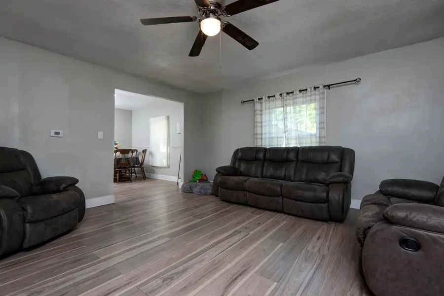 1526 E Whiteside Street, Springfield, MO 65804 - #2