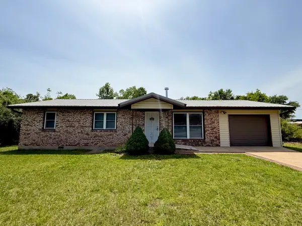 1230 Dewey Street, Houston, MO 65483