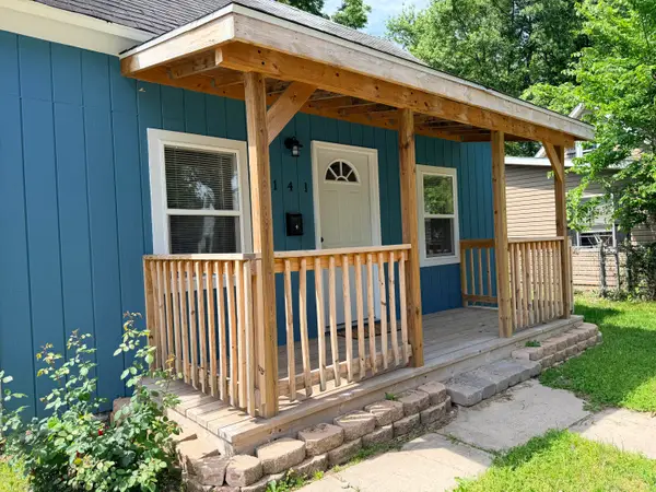 141 E Daugherty Street, Carterville, MO 64835