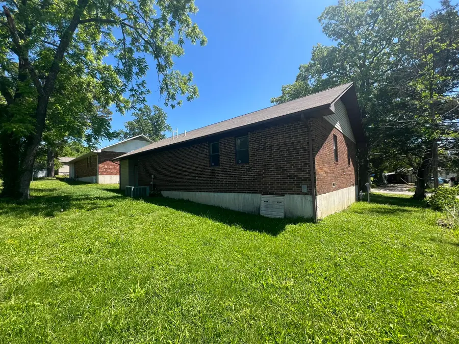 505 N Grand Street, Willow Springs, MO 65793 - #2