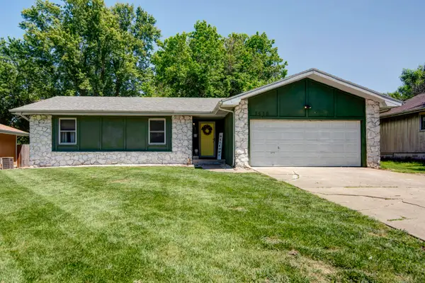 3636 S Walnut Hill Drive, Springfield, MO 65807