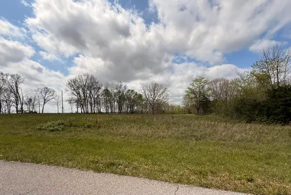 1002 Dys Drive Drive, Cabool, MO 65689