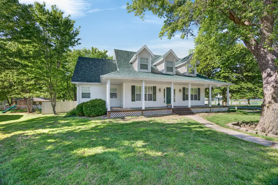 928 Julian Street, Marshfield, MO 65706 - #2