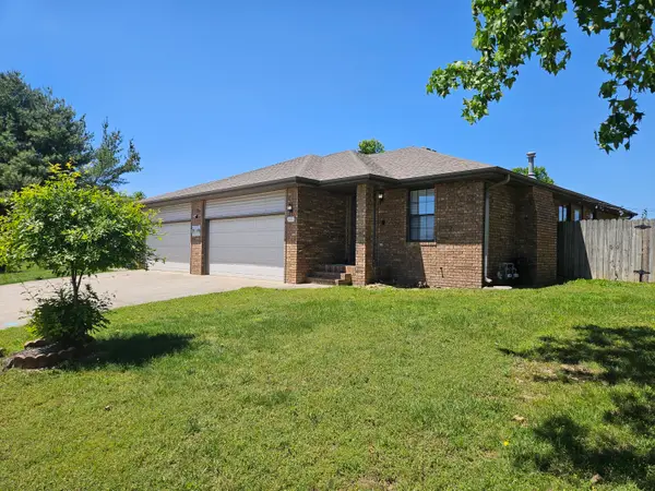 601 W Warren Avenue, Ozark, MO 65721