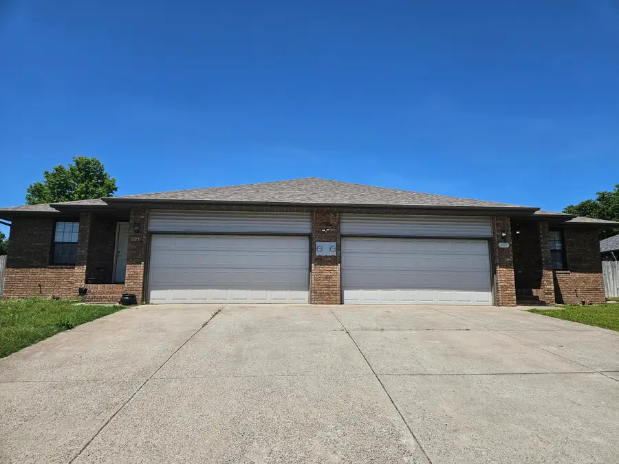 601 W Warren Avenue, Ozark, MO 65721 - #2