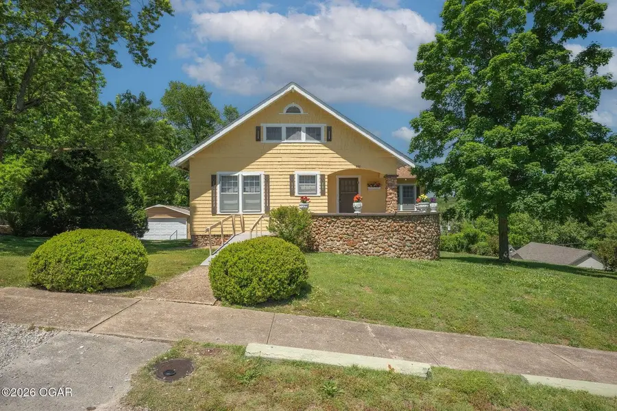 220 E Mckinney Street, Neosho, MO 64850 - #2
