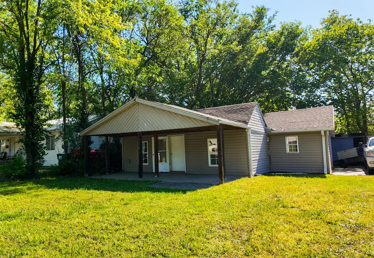 1208 N Fulbright Avenue, Springfield, MO 65802 - #1