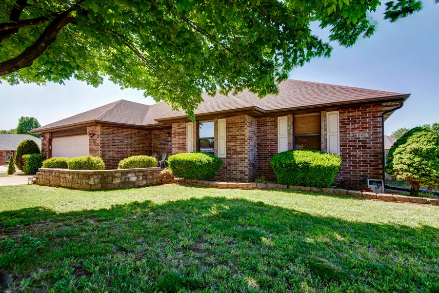 3587 W Shawnee Place, Springfield, MO 65810 - #2