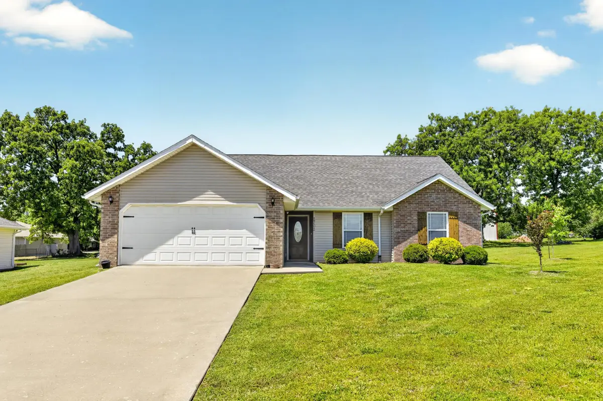 2702 Neosho Heights Circle, Neosho, MO 64850 - #1