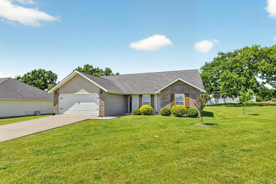 2702 Neosho Heights Circle, Neosho, MO 64850 - #2