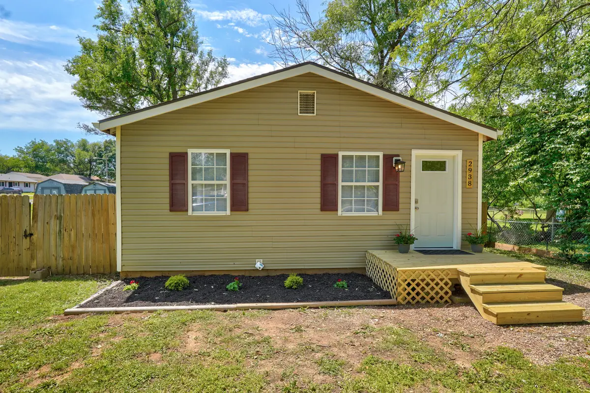 2938 W Grand Street, Springfield, MO 65802 - #1