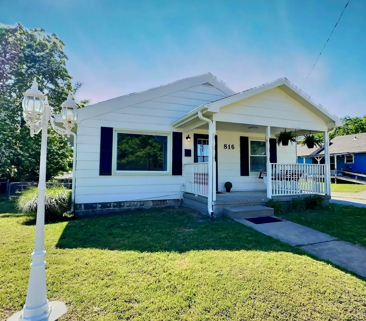 816 S College Street, Nevada, MO 64772 - #1