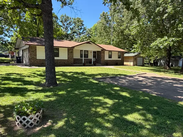 2102 Lexington Avenue, West Plains, MO 65775