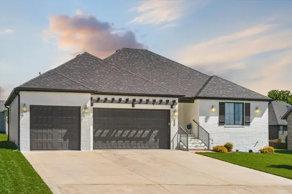 4447 E Kenwood Drive, Springfield, MO 65802