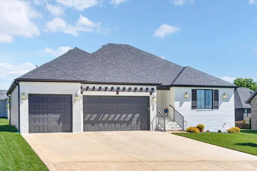 4447 E Kenwood Drive, Springfield, MO 65802 - #2
