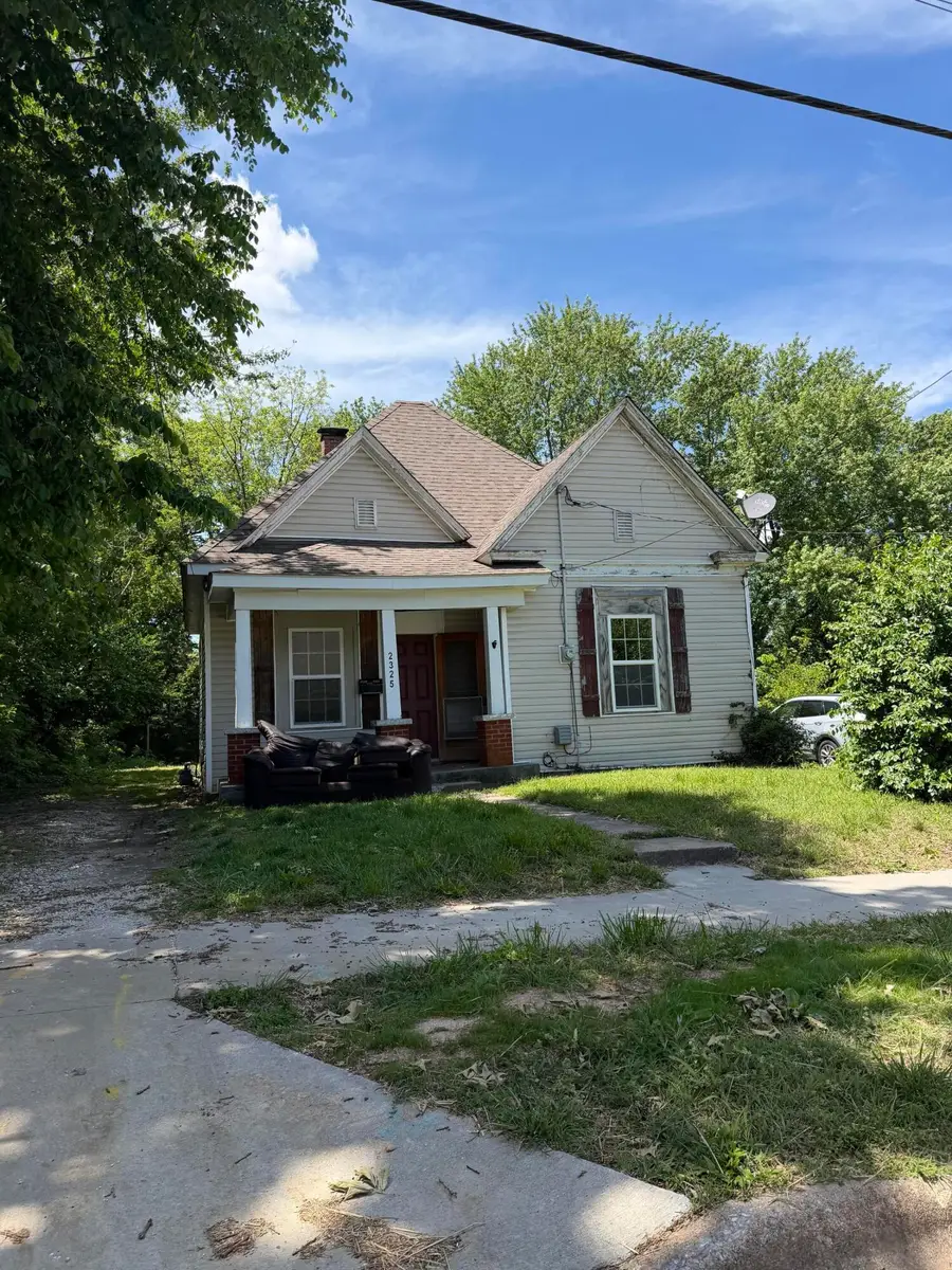 2325 N Ramsey Avenue, Springfield, MO 65803 - #2