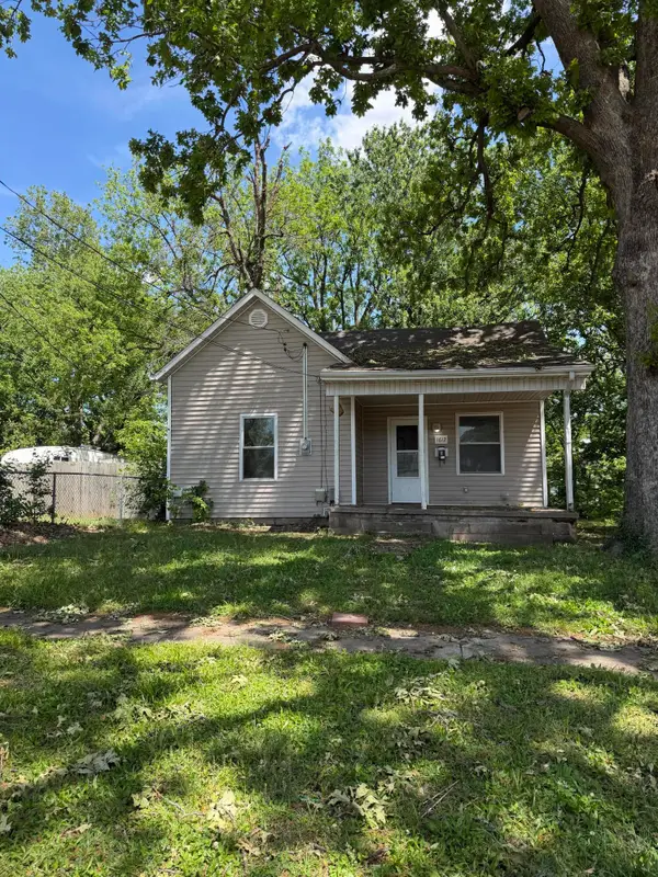1612 N Irving Avenue, Springfield, MO 65803