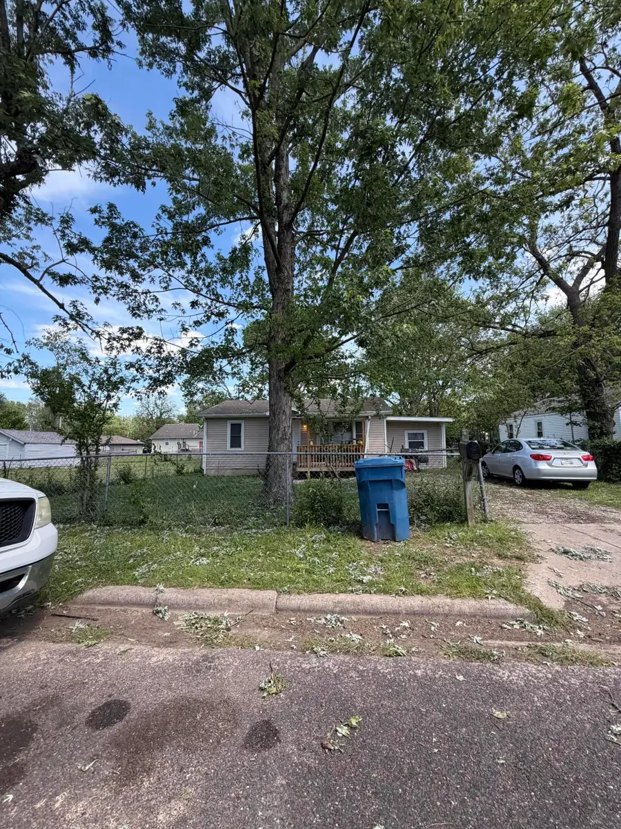 1206 N Brown Avenue, Springfield, MO 65802 - #3