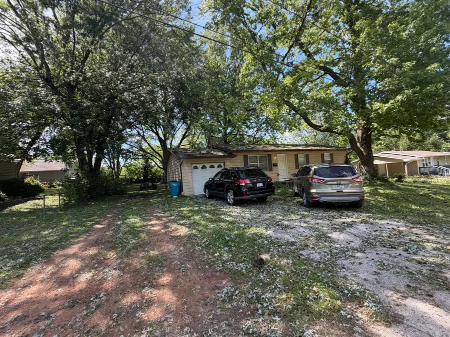 631 S Golden Avenue, Springfield, MO 65802 - #2