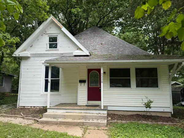 2228 N Concord Avenue, Springfield, MO 65803