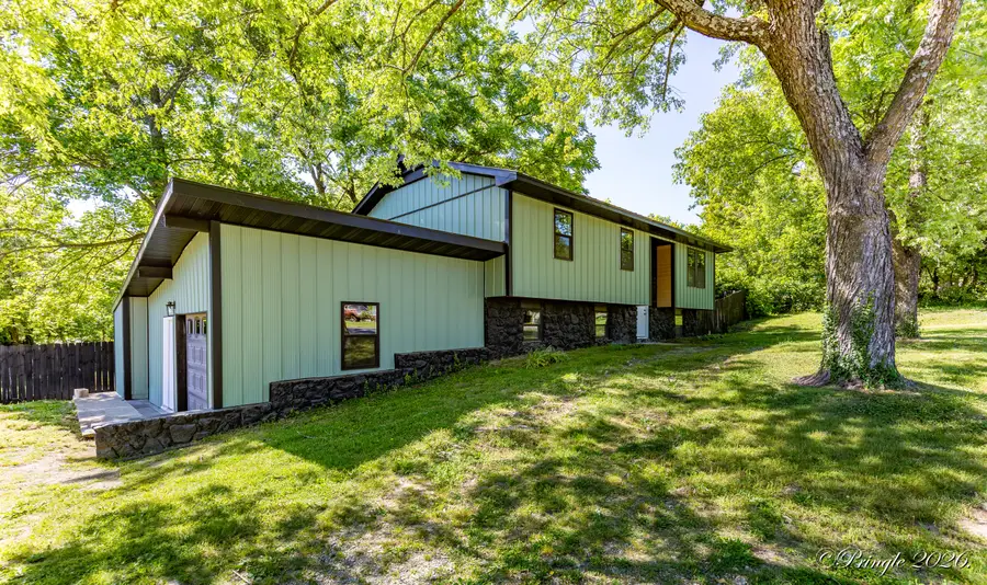 1237 Columbus Street, West Plains, MO 65775 - #2