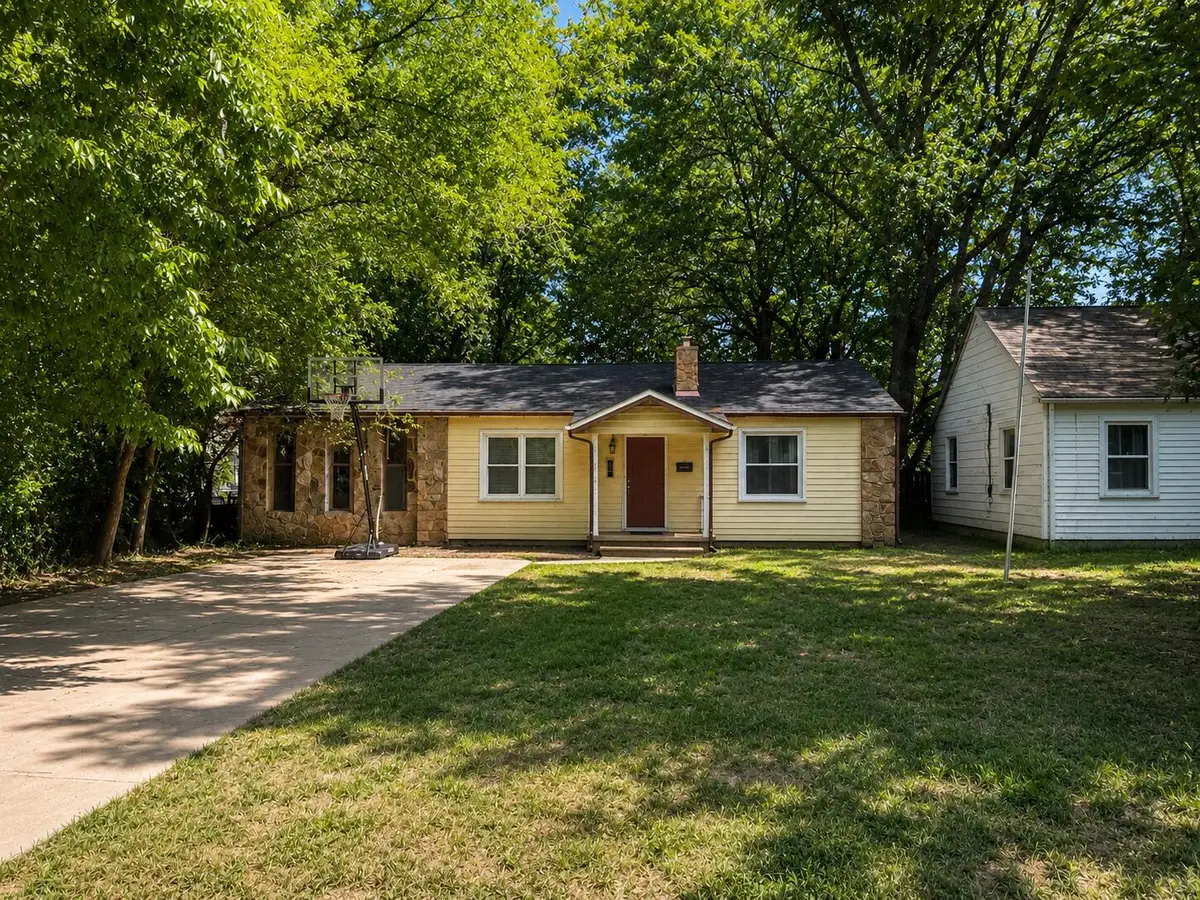 1421 E Seminole Street, Springfield, MO 65804 - #1