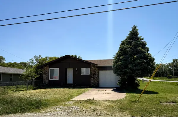 2658 W Farm Road 164, Springfield, MO 65807