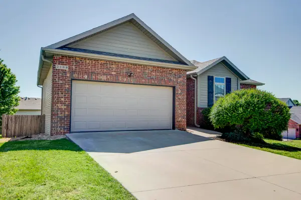 2100 N Williamsburg Lane, Ozark, MO 65721