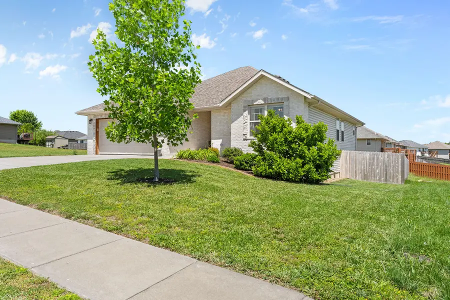 847 W Lorenza Drive, Nixa, MO 65714 - #3