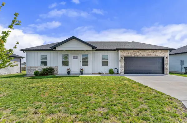 192 W Bluegrass Street, Rogersville, MO 65742