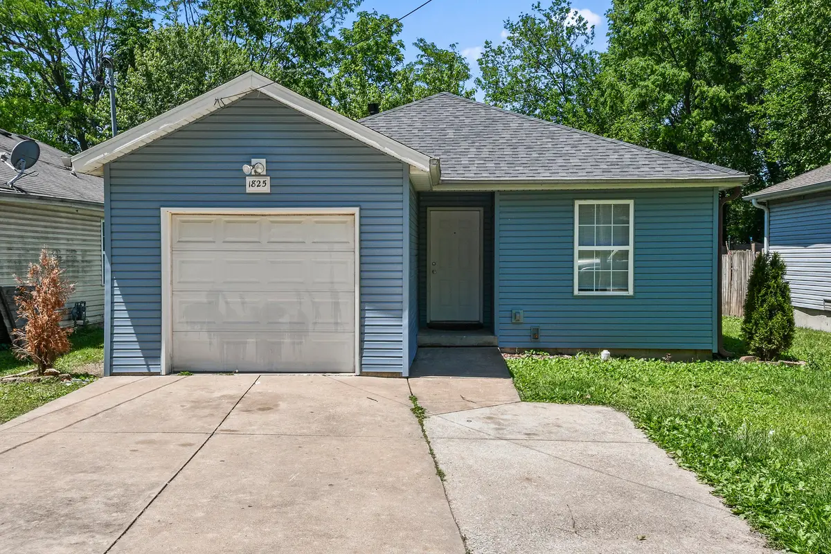 1825 N Hillcrest Avenue, Springfield, MO 65802 - #1
